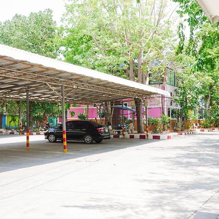 Rak Kun Resort 2 Nakhon Sawan Exteriör bild