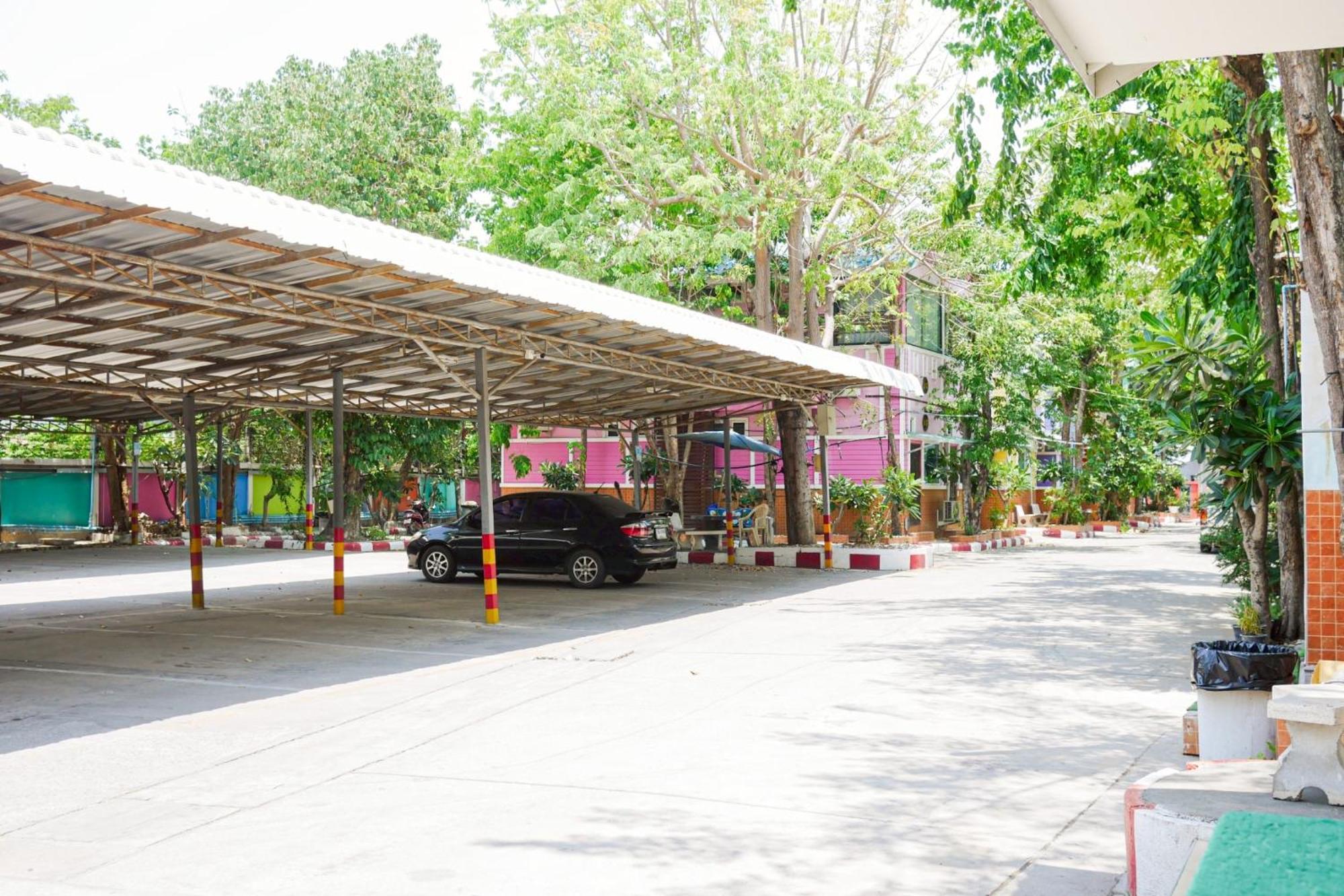Rak Kun Resort 2 Nakhon Sawan Exteriör bild