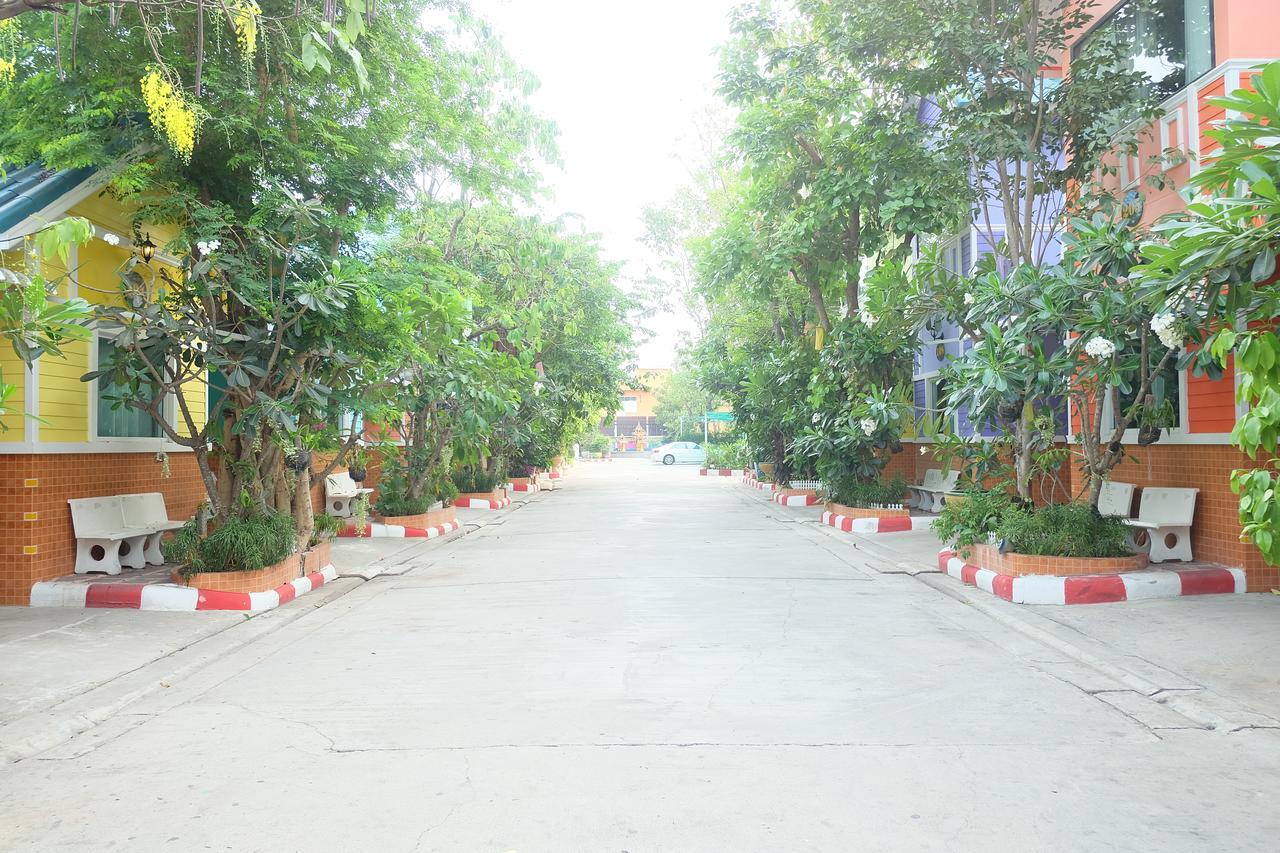 Rak Kun Resort 2 Nakhon Sawan Exteriör bild