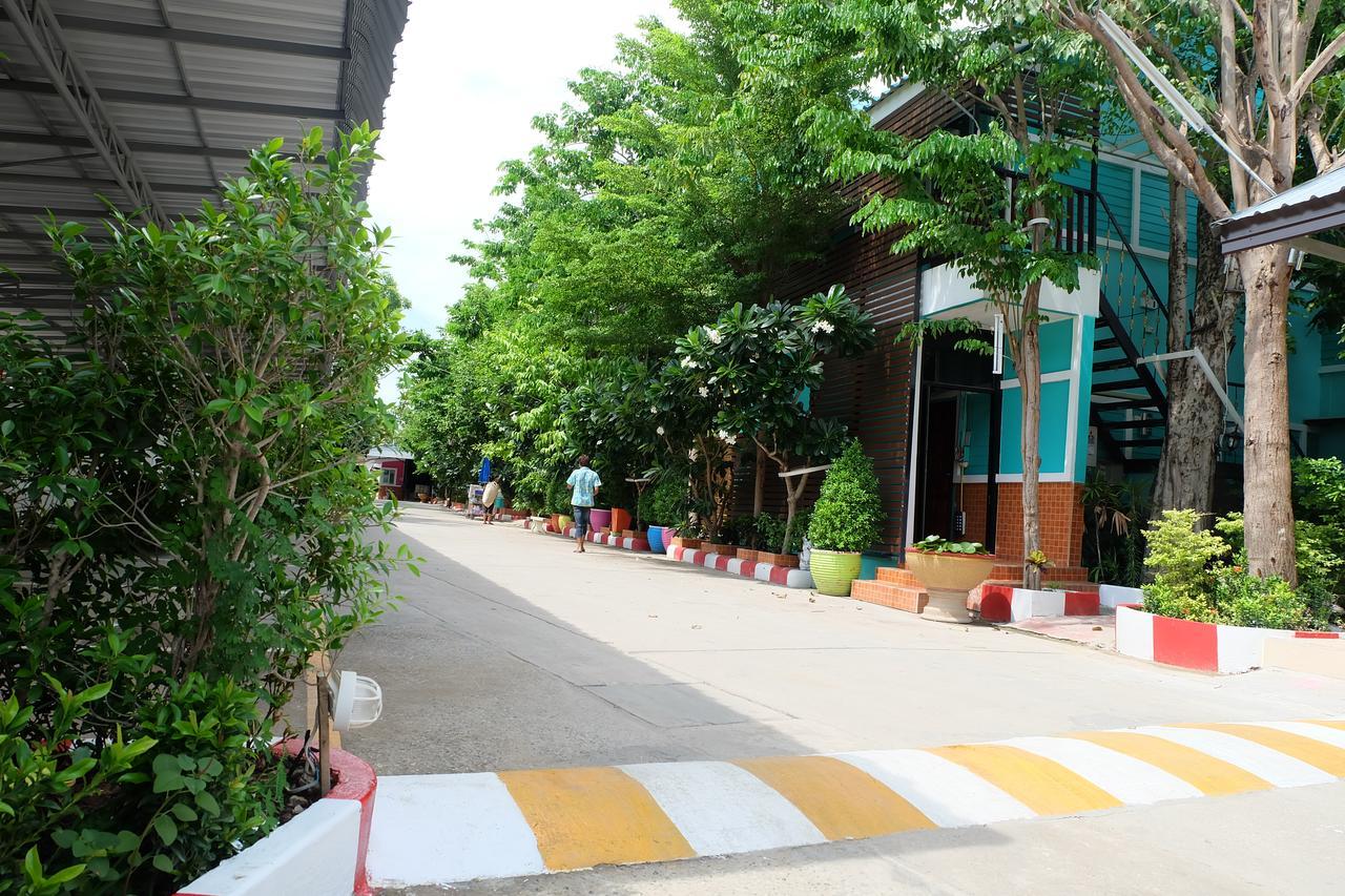 Rak Kun Resort 2 Nakhon Sawan Exteriör bild