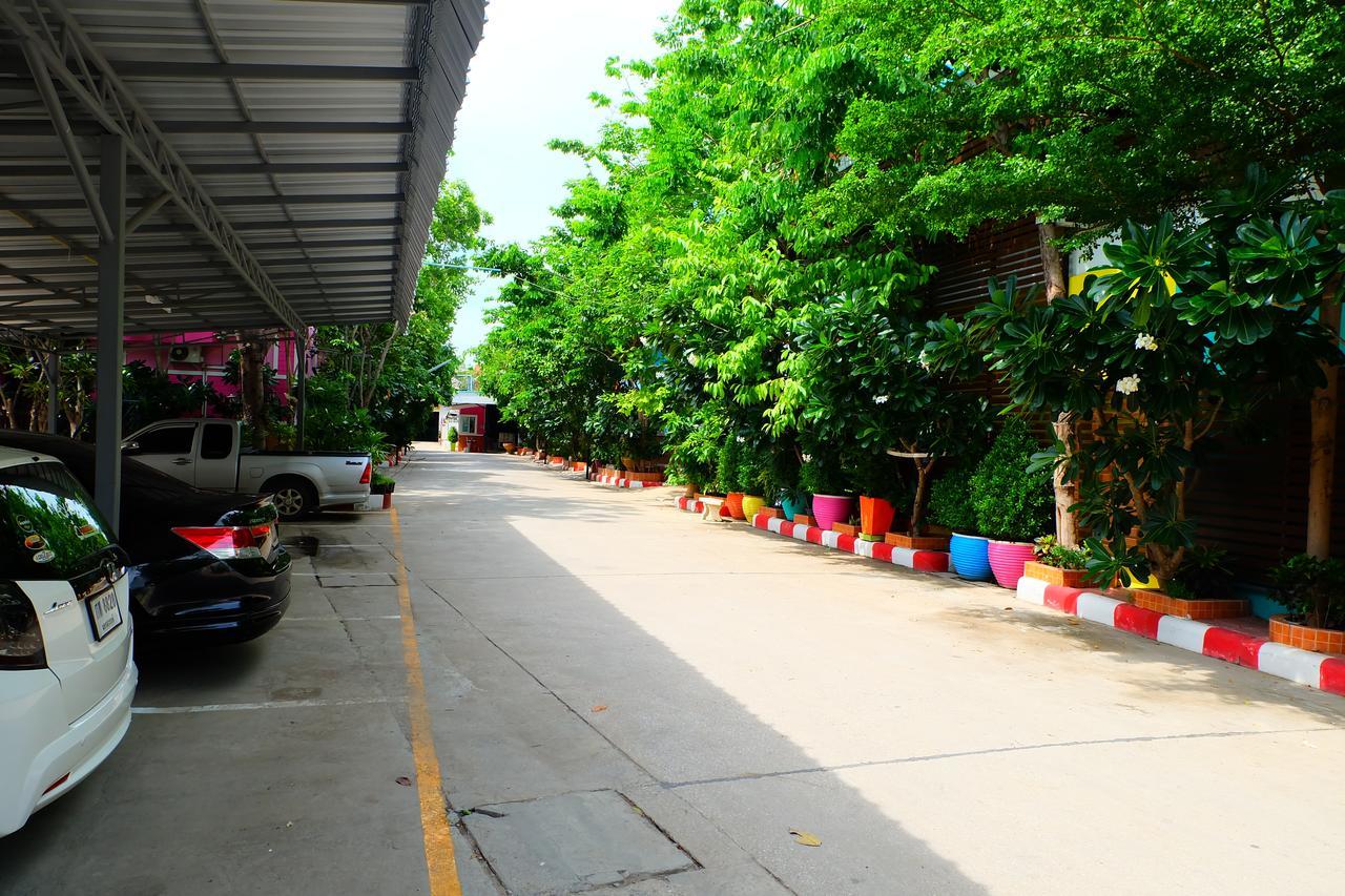 Rak Kun Resort 2 Nakhon Sawan Exteriör bild